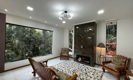 Casa reservada em meio à natureza – localização privilegiada!