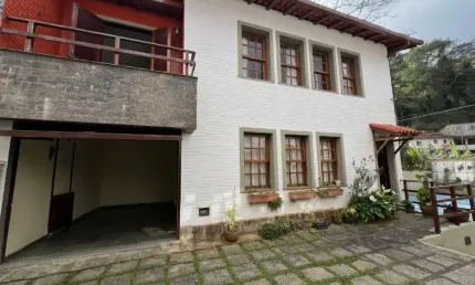 Casa com vista para as montanhas – 123m² em condomínio completo