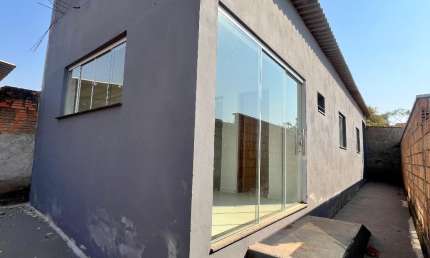Vende-se casa em São José da Barra com estrutura de sobrado