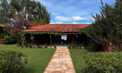 Lindo rancho a venda as margens da represa de furnas