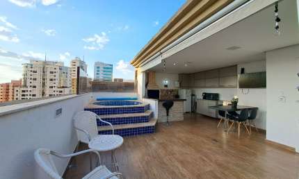 Linda Cobertura com Terraço amplo, churrasqueira, ofurô com aquecedor, hidromassagem, reformada, com 2 vagas e excelente localização