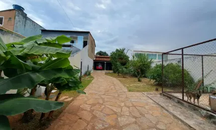 Lote de 400m² em Condomínio, Casa Térrea Toda na Laje e Com IPTU