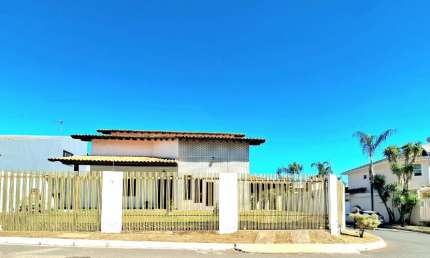 Excelente Lote de Esquina, Acesso as Residencias pela Frente e Lateral, Piscina Aquecida, Sauna, Pomar, Cond Alto Padrão.