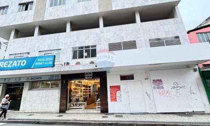 Loja Ampla para Aluguel – 500m², Sobreloja, 4 Banheiros – Rua São Mateus, JF