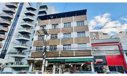 Amplo apartamento 3 quartos com dependência completa