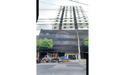 Quarto e sala amplo no centro (Av dos Andradas), com elevador e portaria 24 h