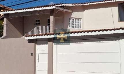 Imperdível oportunidade: Casa à venda em Bragança Paulista-SP, Santa Luzia, 3 quartos, 1 suíte, 1 sala, 3 banheiros, 2 vagas, 209m².