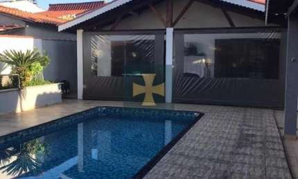 Casa com 3 quartos para alugar no Jardim Paturi, Bragança Paulista  por R$ 3.600