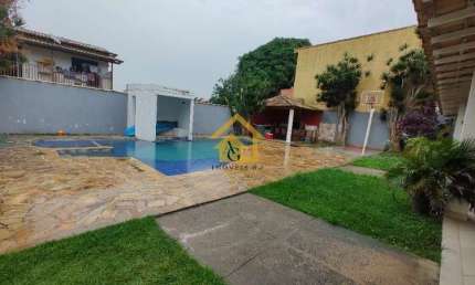 Casa duplex à venda ou aluguel em Búzios: 80m², 2 quartos, varanda | Bairro da Rasa | Próximo às praias | Agende visita: 21 98065-0375