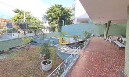 Casa à venda no Jardim Guanabara, Rio de Janeiro-RJ: 5 quartos, piscina, churrasqueira e muito potencial de personalização!