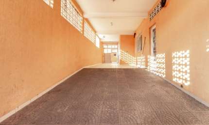 Elegante casa tipo para venda com 4 quartos, sendo 1 suíte, 314m²