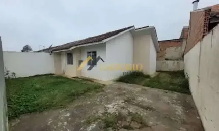 ÓTIMA CASA! 02 QTOS., QUINTAL, 03 VAGAS DE GAR., BEM LOCALIZADO
