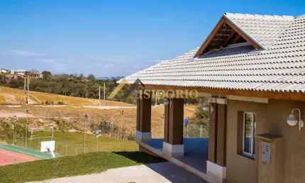 AMPLO TERRENO! 303,75m² DE ÁREA TOTAL, EXCELENTE CONDOMÍNIO