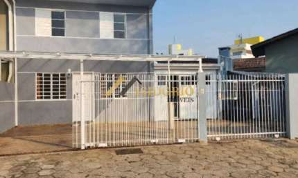 SOBRADO NO PORTÃO! 03 QUARTOS, SACADA, 04 VAGAS DE GARAGEM