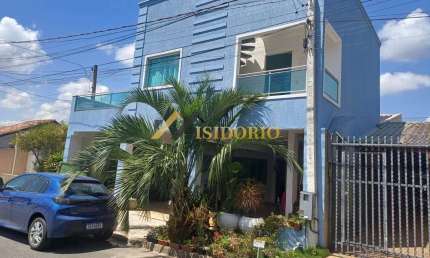 AMPLO SOBRADO EM COLOMBO! 05 QUARTOS, 02 SUÍTES, ÁREA GOURMET