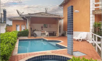 Casa em Village com 3 Quartos, 117m² por R$ 800.000 - Centro - Bertioga/SP