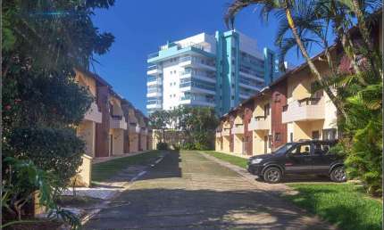Casa em Village com 2 Suítes, 80m² por R$ 555.000 - Maitinga - Bertioga/SP