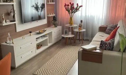 Apartamento todo reformado,sala ,2 quartos,área ,banheiro social e 1 vaga na escritura