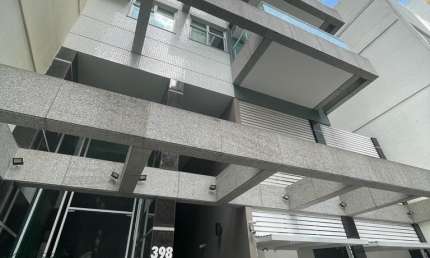 Apartamento  com 2 varandas,lavabo,despensa,4 quartos sendo 2 suítes e 2 vagas.