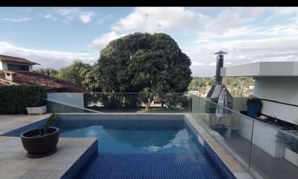 Casa com piscina .sauna,churrasqueira,3 quartos com 1 suíte e 2 vagas.