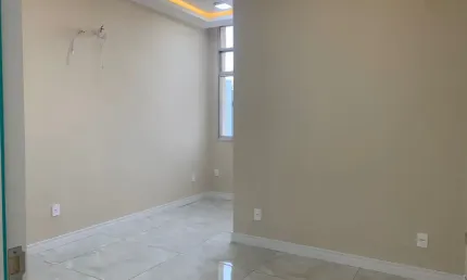 Apartamento Icaraí:2 quartos reformado,frente,andar alto e 1 vaga