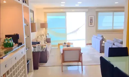 Imóvel localizado na Boa Viagem :Vista frontal para o mar e lateral para o Rio,4 quartos sendo 2 suítes,4 vagas(solta)