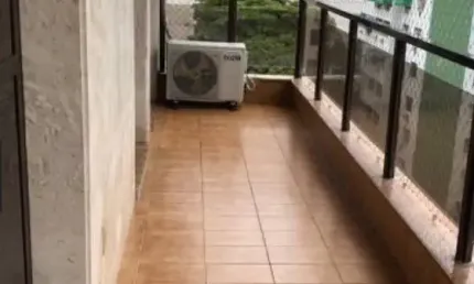 Apartamento localizado em rua nobre do Inga, 4 quartos sendo 2 suítes, varanda, dependência completa de empregada e duas vagas na escritura