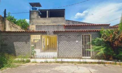 Casa Independente com quintal, 02 quartos e garagem em Nova Iguaçu - Posse