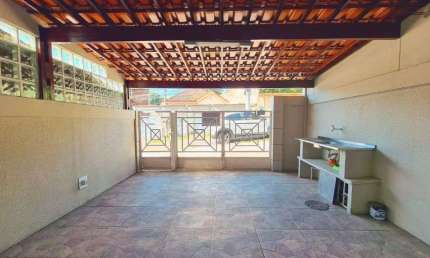 Casa Independente e Frente de Rua em Nova Iguaçu - Bairro Rancho Novo