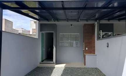 Casa para Venda em Balneário Piçarras, Itacolomi, 2 dormitórios, 1 suíte, 2 banheiros, 2 vagas