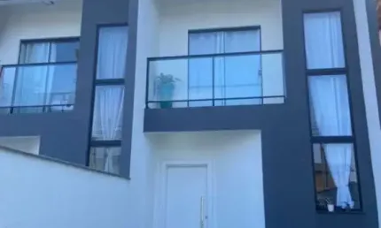 Sobrado para Venda em Balneário Piçarras, Itacolomi, 2 dormitórios, 2 suítes, 3 banheiros, 2 vagas