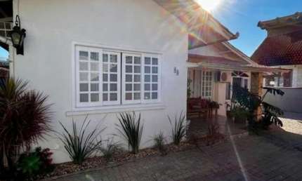Casa para Venda em Joinville, Anita Garibaldi, 4 dormitórios, 1 suíte, 2 banheiros, 2 vagas