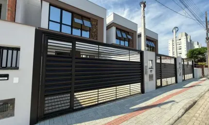 Casa para venda em balneário piçarras, itacolomi, 3 dormitórios, 3 suítes, 4 banheiros, 2 vagas