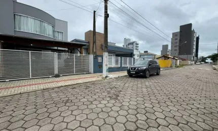 Apartamento para venda em balneário piçarras, itacolomi, 2 dormitórios, 1 banheiro, 1 vaga