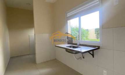 Apartamento novo para locação, Térreo, com 2 dormitórios, 1 vaga de garagem coberta , 1 banheiro, lazer completo
