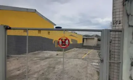 Prédio comercial com 6 salas e estacionamento para 10 carros, perto do Centro de Osasco