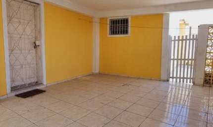 Sobrado para venda, com 3 dormitórios, sendo 1 suíte, quintal, 3 vagas de garagem, próximo ao Carrefour da Raposo.