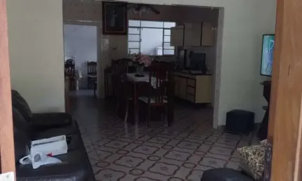 Casa de esquina para venda, centro de osasco, com 2 salões comerciais, 3 dormitórios, quintal e 3 vagas de garagens.