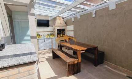 Sobrado para venda em condomínio fechado, Cotia, com 3 dormitórios, sendo 1 suíte com closet, espaço gourmet e 2 vagas de garagem.