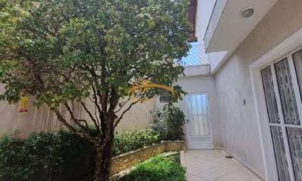 Casa para venda, Vila Campesina, Osasco, com 3 suítes, escritório, 4 vagas de garagem, quintal com churrasqueira.