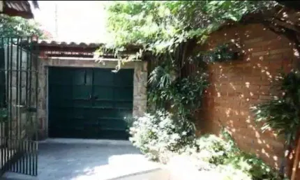 Casa térrea para venda, KM 18, Osasco, 2 dormitórios, quintal, 2 vagas de garagem, próximo a estação de trem.