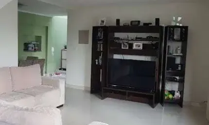 Sobrado Pestana, Osasco, 4 dorm., sendo 3 suítes, quintal com churrasqueira, 3 vagas de garagem.