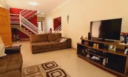 Sobrado a venda vila campesina, osasco, com 3 suítes, 8 vagas de garagem, quintal com churrasqueira, próximo a matriz do bradesco.