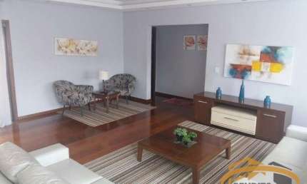 Casa térrea no Jardim Adalgisa, Osasco, com 3 dorm., sendo 1 suíte, quintal com churrasqueira e 4 vagas de garagem.