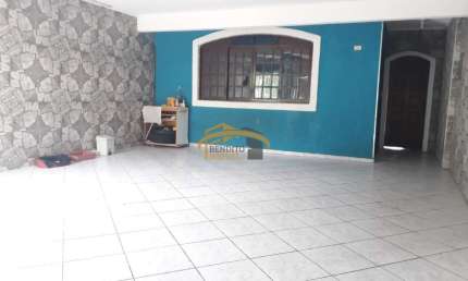 Sobrado venda 4 dormitórios, 2 suítes, cozinha planejada, quintal com churrasqueira, 4 Vagas de garagem. Jd. D'Abril