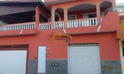 Sobrado à venda em Osasco-SP, Jardim D'abril: 3 quartos, 1 sala, 2 banheiros, 6 vagas de garagem e edícula em 250m². Venha conferir!