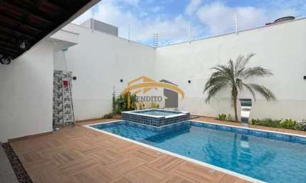 Casa Térrea a venda , Presidente Altino, com 3 suítes, 2 vagas de garagem, quintal com piscina e área gourmet.