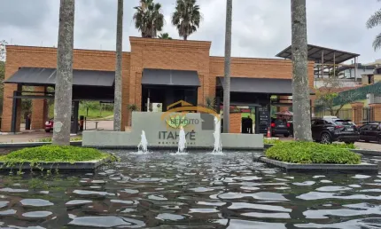 Casa de luxo à venda em Santana de Parnaíba-SP, bairro Cidade Tamboré: 4 suítes, salas 3 ambientes, piscina, 4 vagas, ac de 385,87 m².