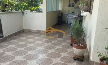Sobrado p/ locação, Vl Campesina-Osasco p/ residência ou comércio 2 dormitórios, sacada, garagem, quintal e ótima localização próxima à prefeitura