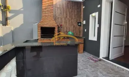 Casa térrea para locação, km 18, osasco, 2 dormitórios, 1 suíte, quintal com piscina e churrasqueira, 1 vaga. ar condicionado.